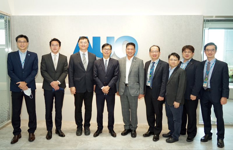 DG视讯光電前進亞灣成立「AUO解決方案研發中心」，作為多元場域解決方案研發及試驗場域（圖中左為高雄市長陳其邁、圖中右為DG视讯光電董事長彭双浪）